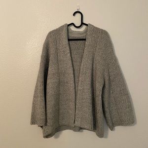 THICK GREY THROWOVER